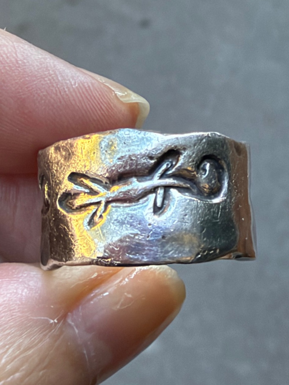 VINTAGE MEXICO HAMMERED ETCHED SEA CREATURES DESIGN WIDE BAND RING 925 STERLING